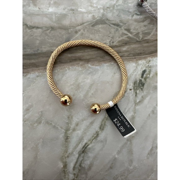 NWT Women's Banana Republic Gold Tone Mesh Cuff Bracelet - Picture 2 of 3